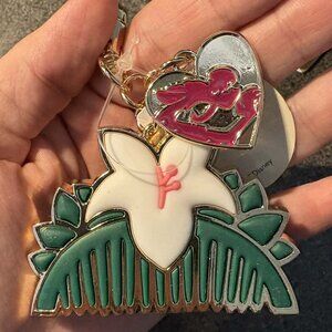 Mulan pocketbac holder (Bath and body works)